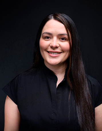 https://makeoverdentalstudio.com.mx/wp-content/uploads/2025/11/Dra-Dorthy-foto.jpg