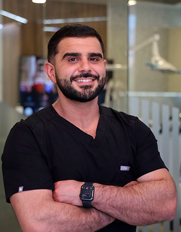 https://makeoverdentalstudio.com.mx/wp-content/uploads/2025/11/daniel-foto.jpg