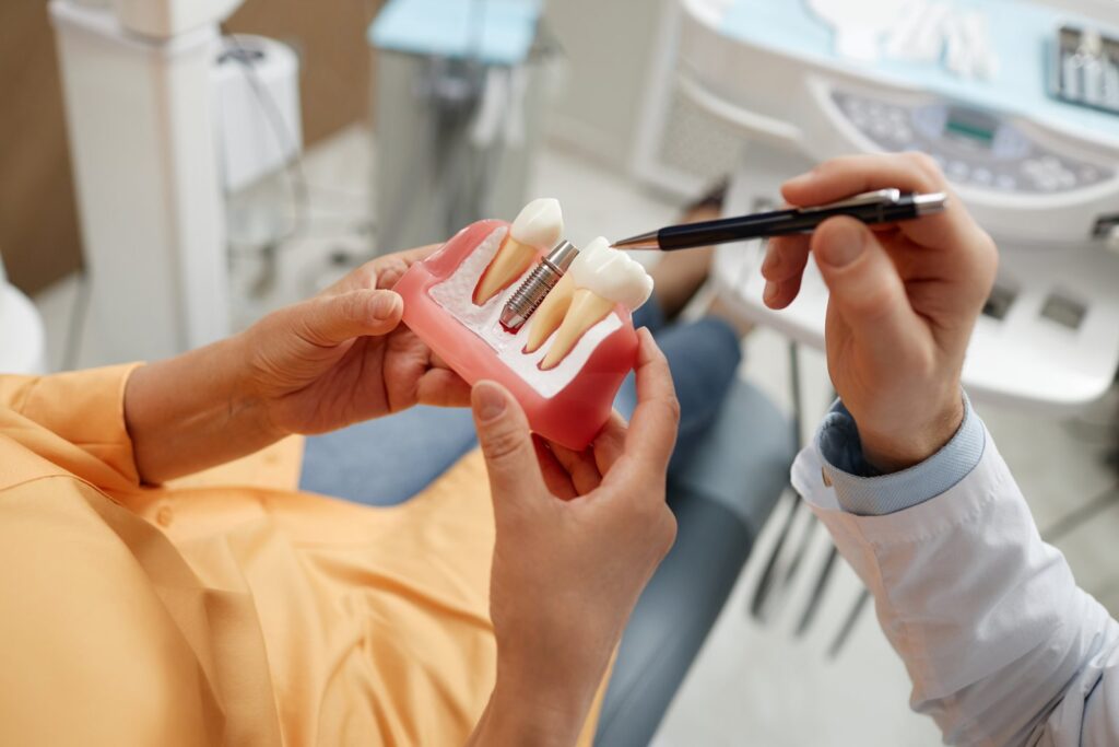Dental procedure presentation in a medical clinic, Tijuana
